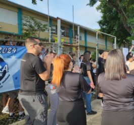 Protesta magisterial por problemas en la planta física y calor en las escuelas en Puerto Rico desde octubre de 2023.