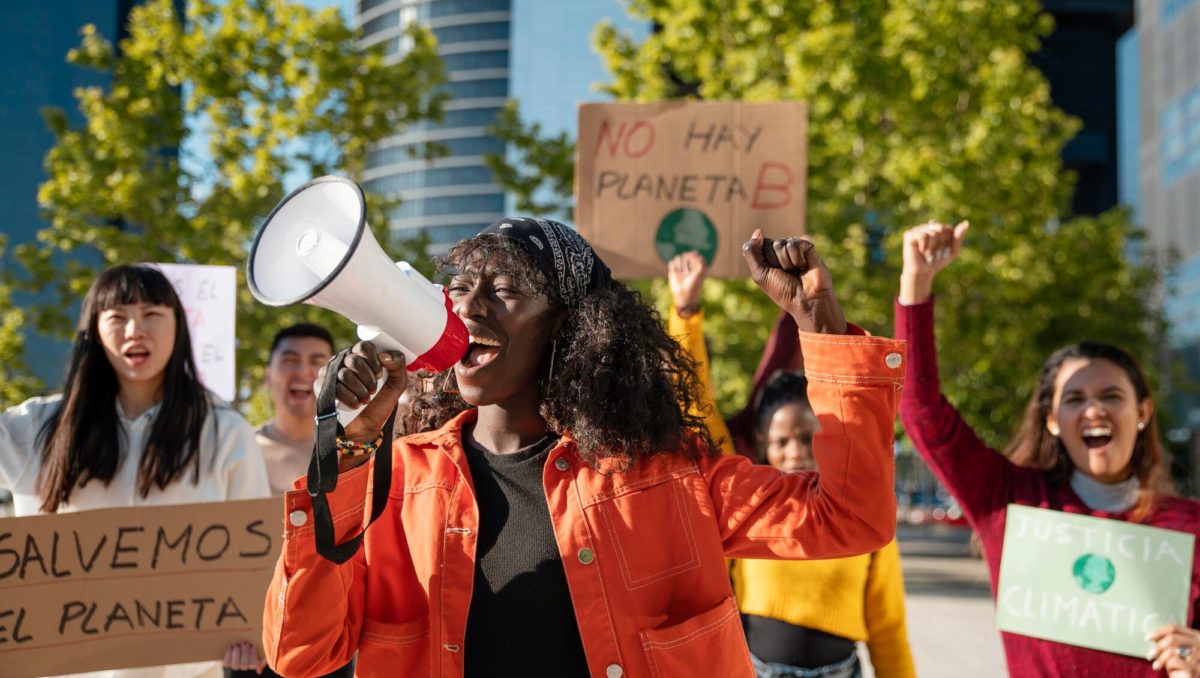Mujeres protestando por el cambio climático