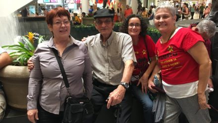 Norberto Cintrón junto a su esposa Lilliana Labory y militantes del MST en una actividad del Primero de Mayo en Plaza las Américas