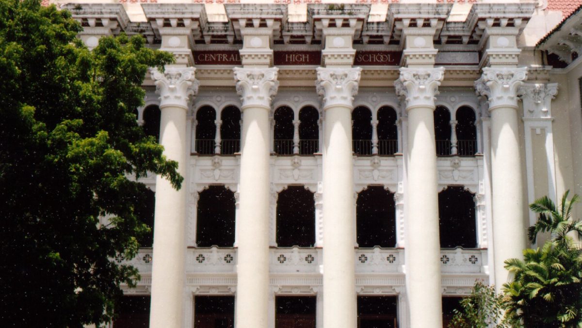 Fachada de la Escuela Central de Santurce