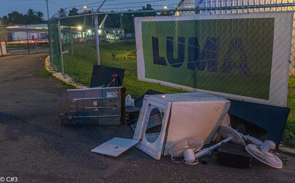 Protesta frente al almacén de Palo Seco