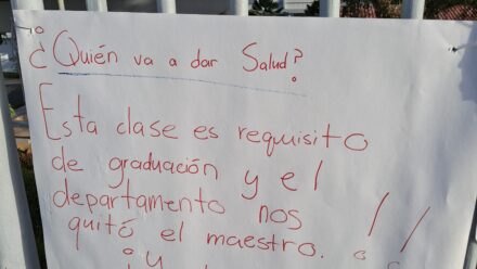 Cartel en protesta utuado