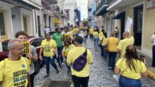 Manifestación de la FMPR en La Fortaleza exigiendo justicia salarial y retiro digno.