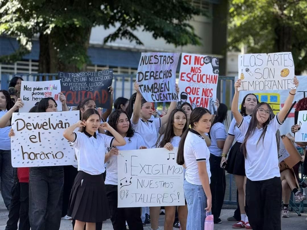Imagen del artículo de Bandera Roja: Estudiantes paralizan escuela superior Luis Muñoz Rivera en Utuado
